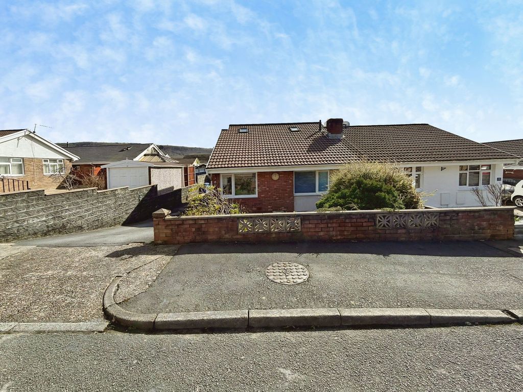 Property photo 2 of 28