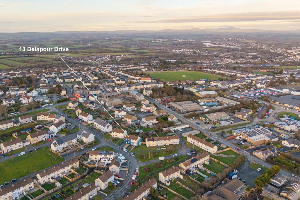 Property photo 2 of 20