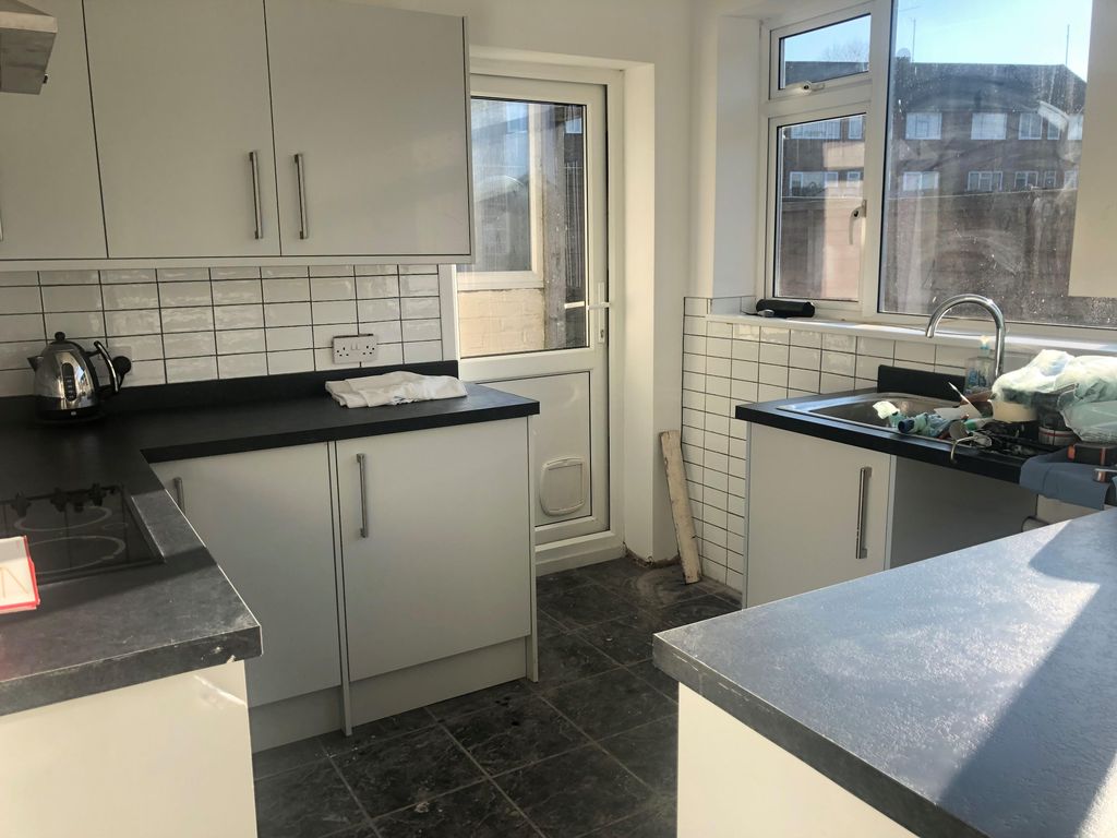 Property photo 3 of 7 Kitchen