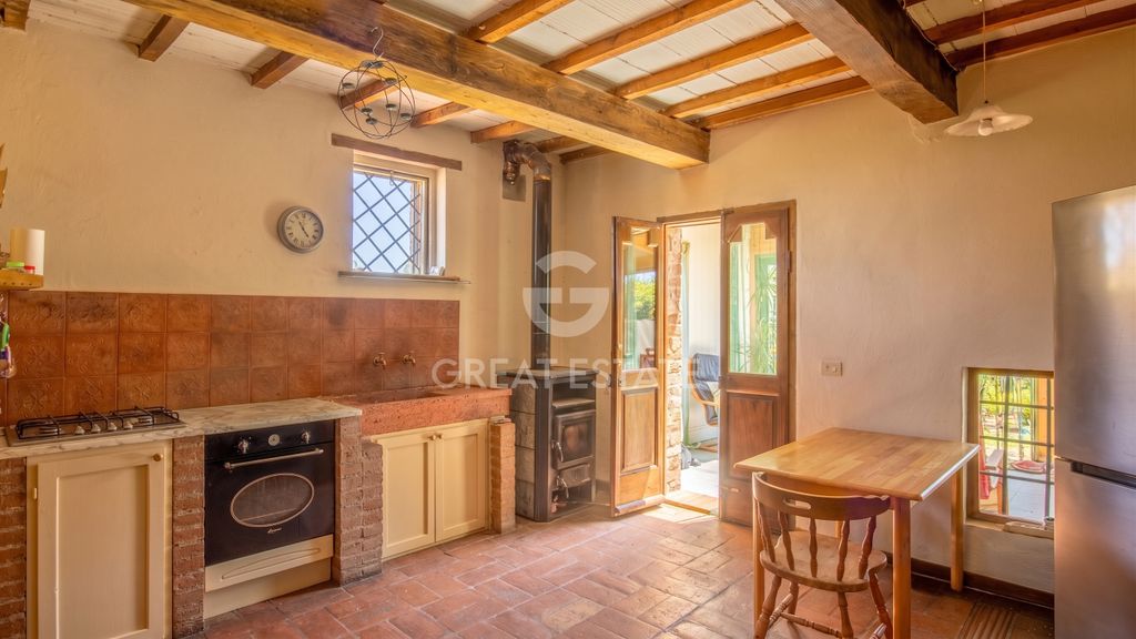 Property photo 2 of 36 Interiors
