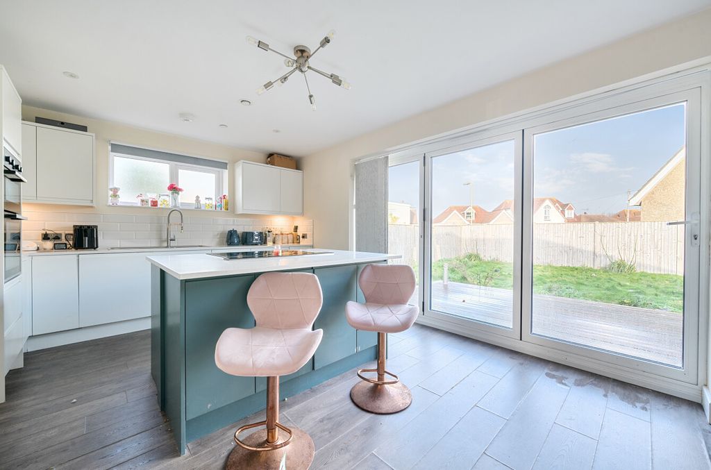 Property photo 2 of 12 1389029-4-693Ac09...