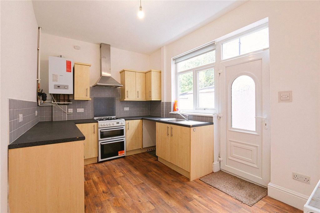 Property photo 2 of 10 Kitchen