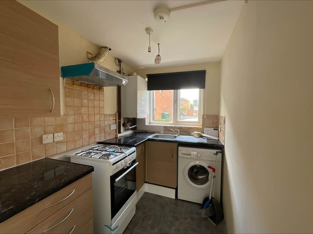 Property photo 2 of 6 Kitchen