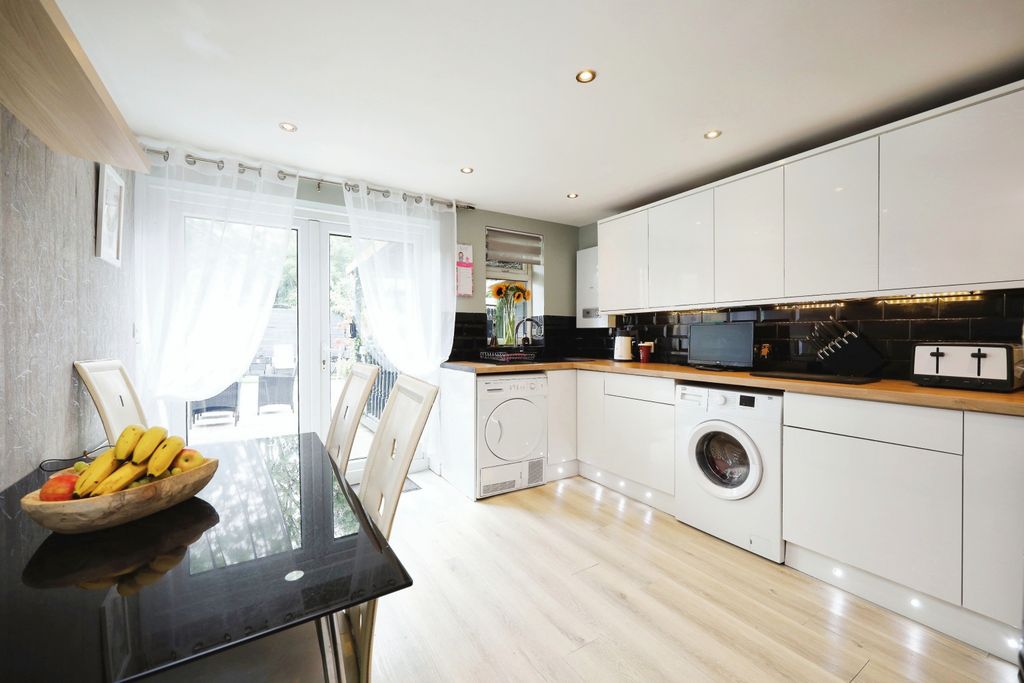 Property photo 2 of 15 Kitchen