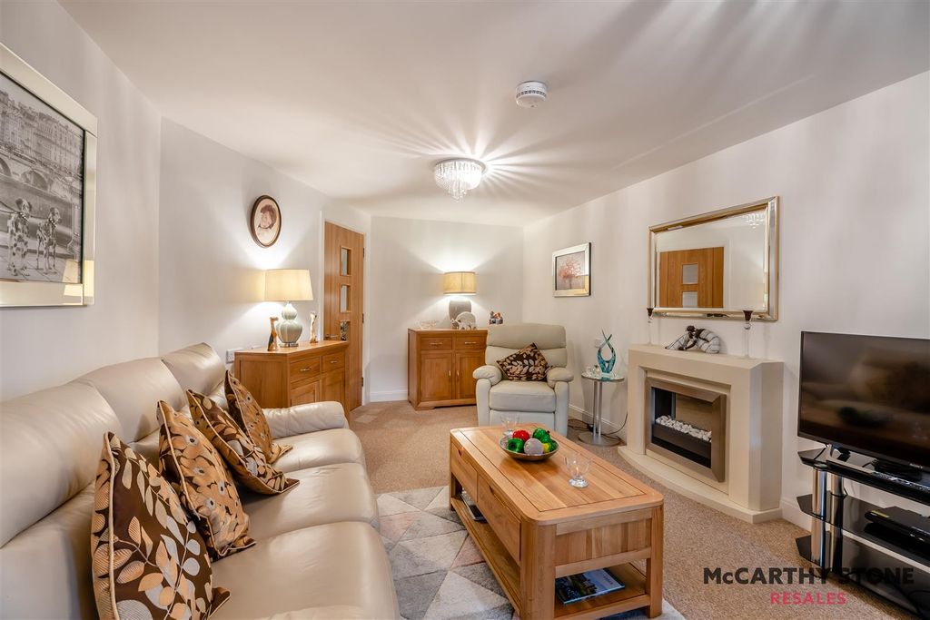 Property photo 1 of 10 8627937-Interior11.Jpg