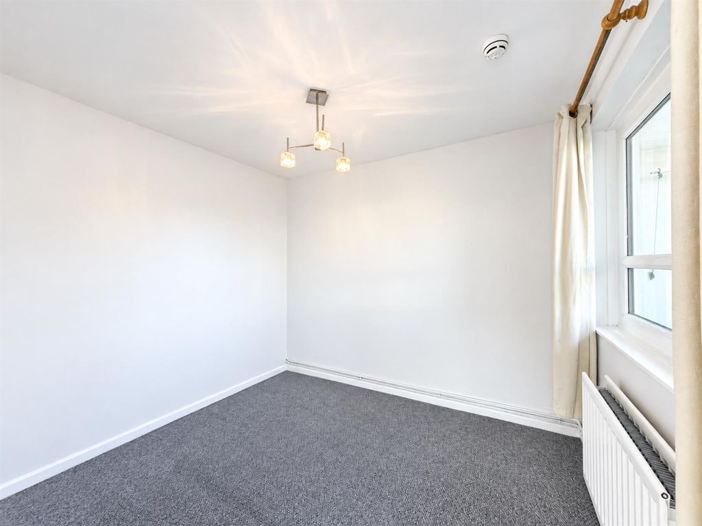 Property photo 3 of 7 Bedroom