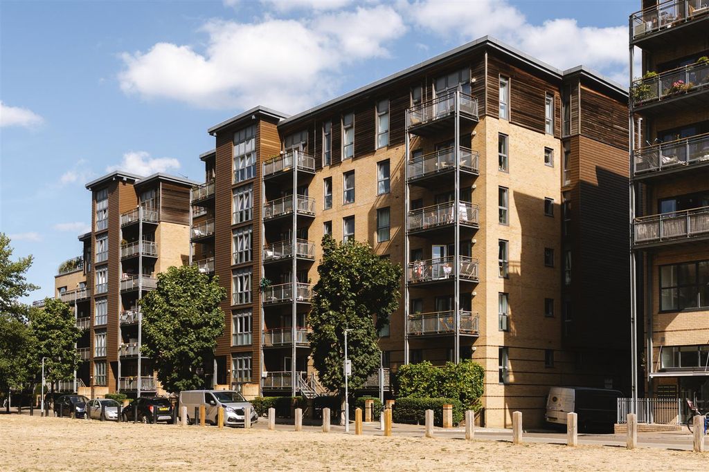 Property photo 1 of 12 Fenland_House_02-1.Jpg