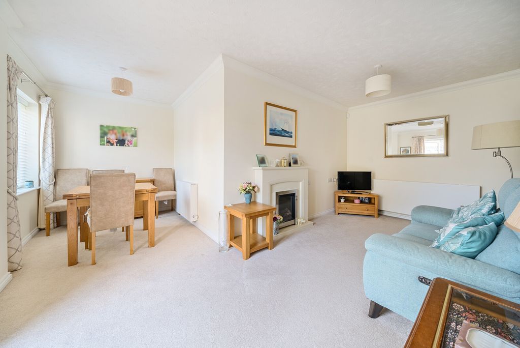 Property photo 2 of 11 1298551-5-682Caae...