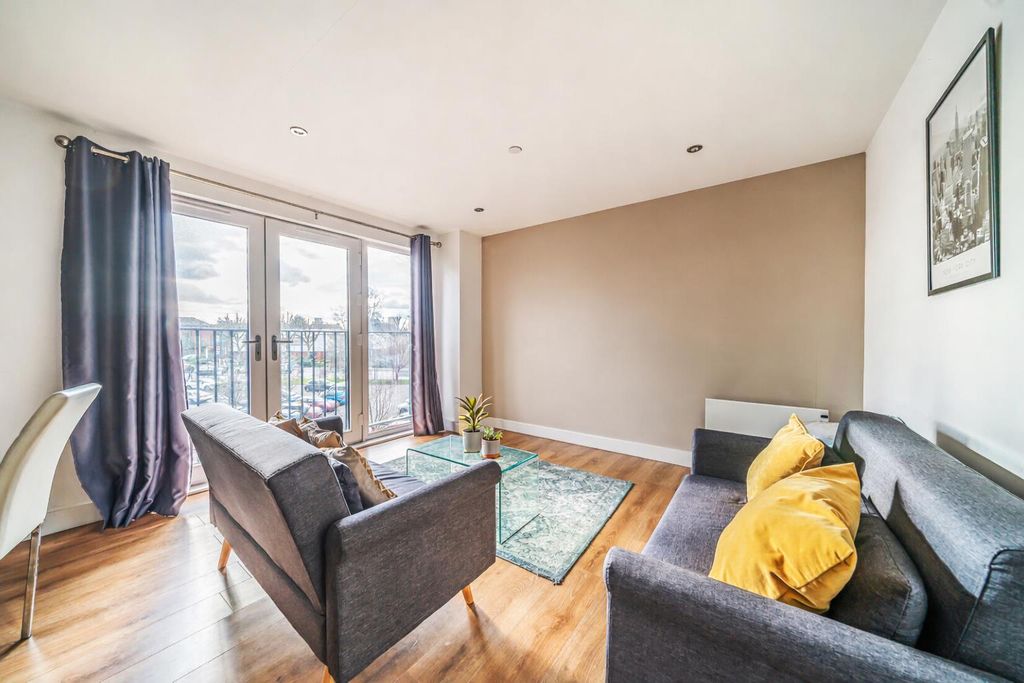 Property photo 1 of 10 Living Room.Png