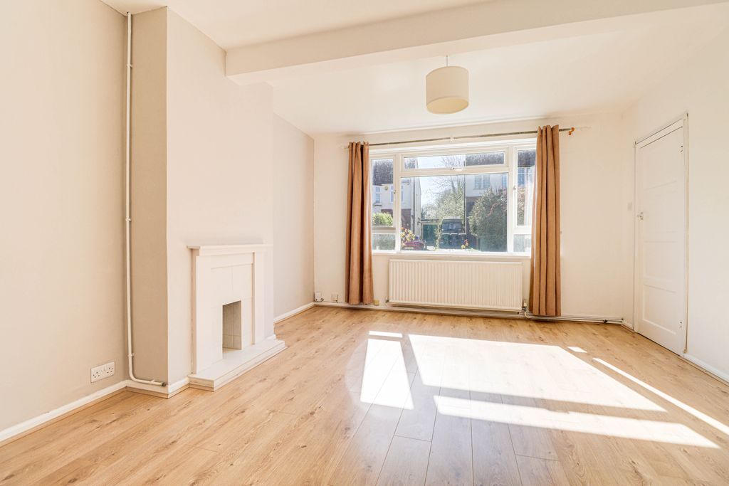 Property photo 2 of 16 Lounge