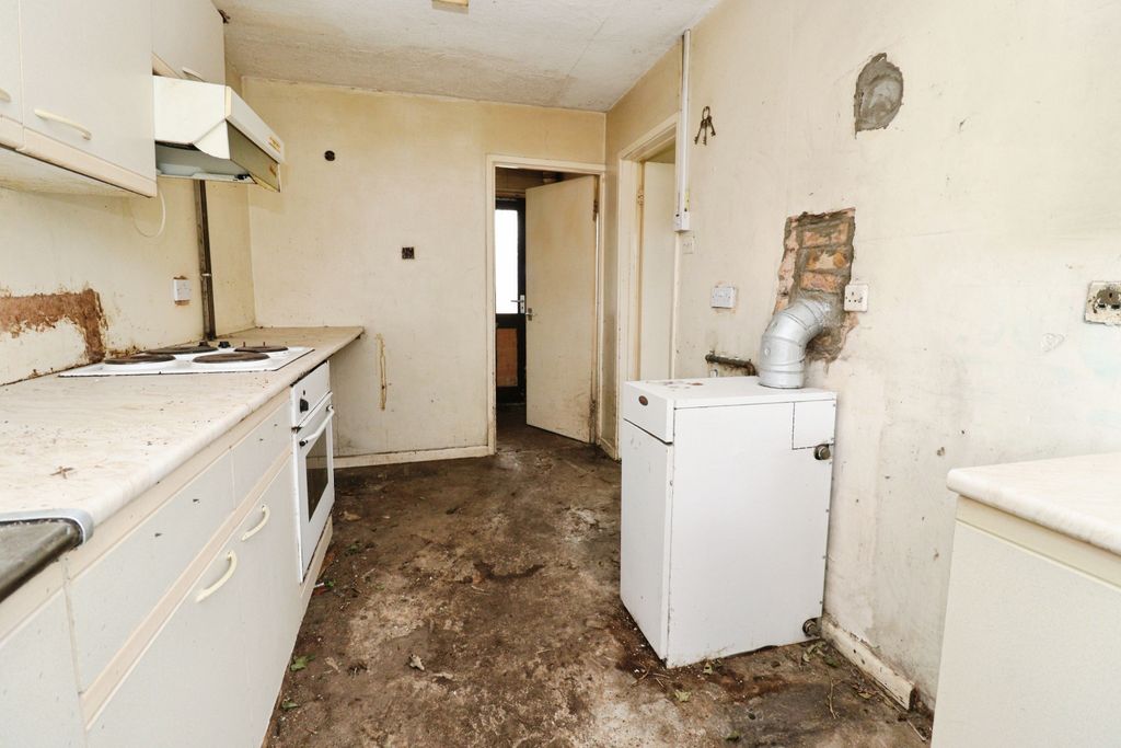 Property photo 3 of 16