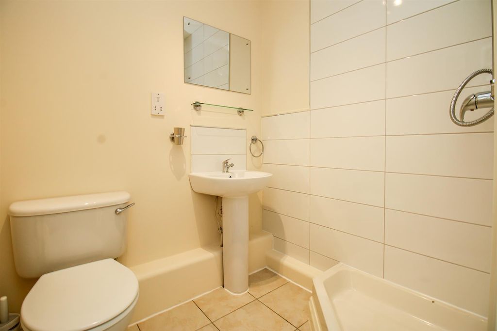 Property photo 3 of 10 En Suite Shower Room/W.C.