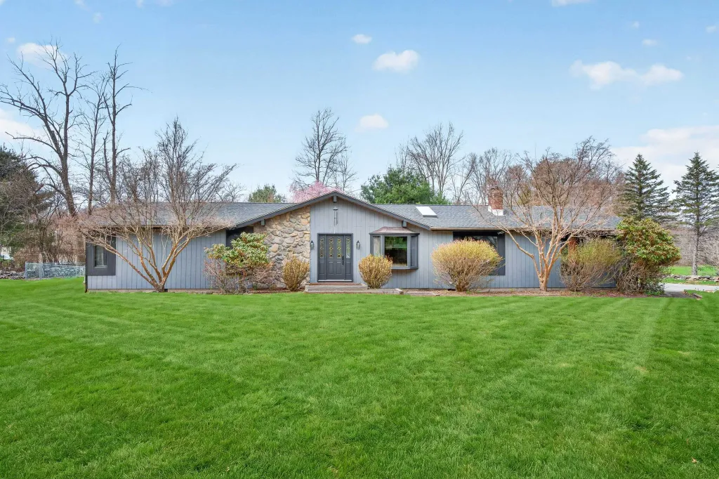 Property photo 1 of 31