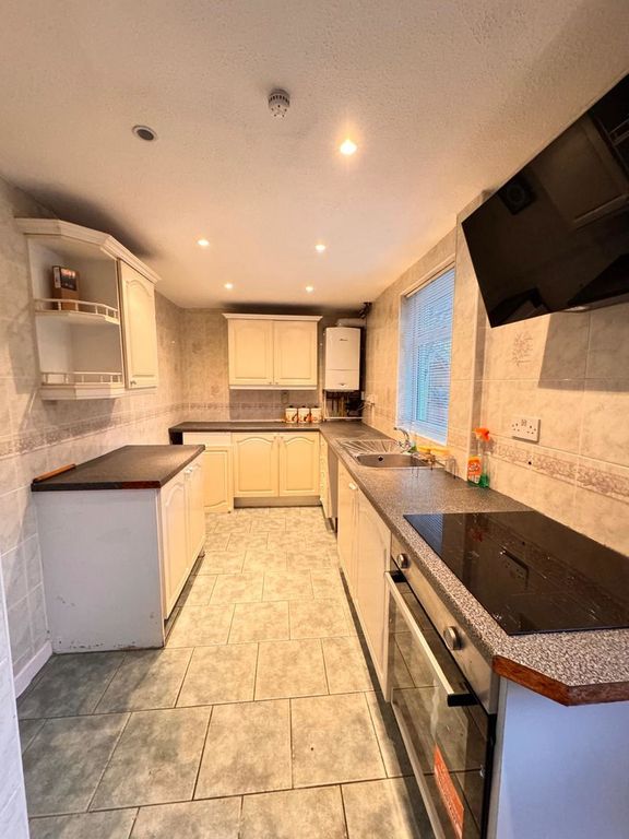 Property photo 3 of 13 Kitchen