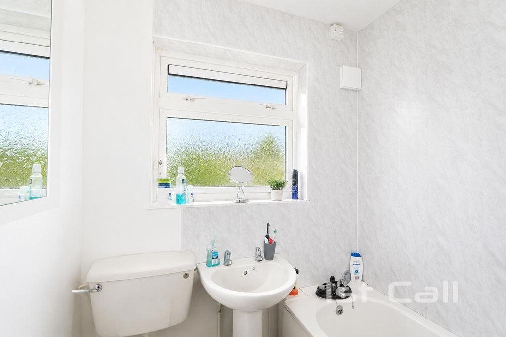 Property photo 1 of 7 Bathg.Jpg