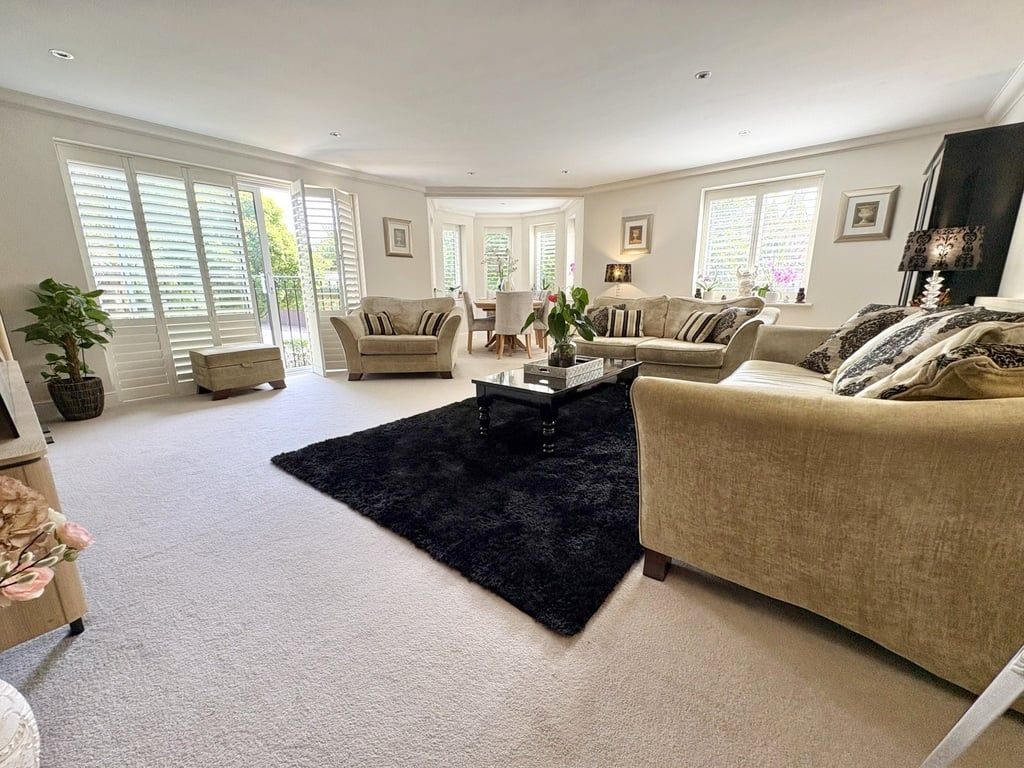 Property photo 1 of 33