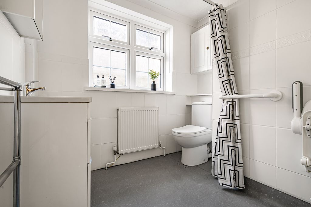 Additional image 16 of 3 bed detached bungalow for saleRiverside Close, Liss, Hampshire GU33