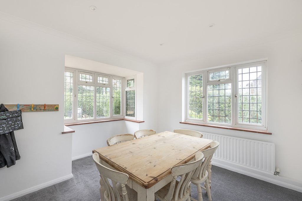 Property photo 1 of 28