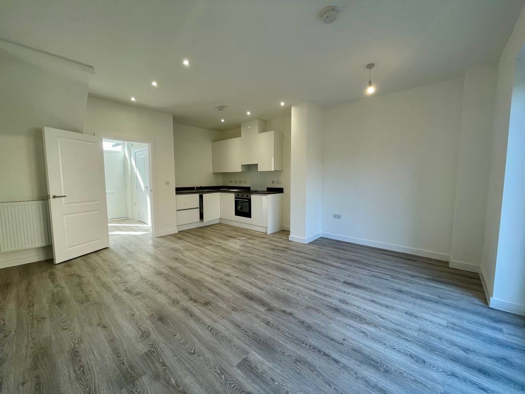 Property photo 2 of 28