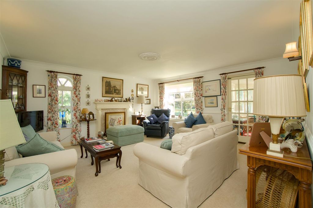 Property photo 3 of 27 Living Room