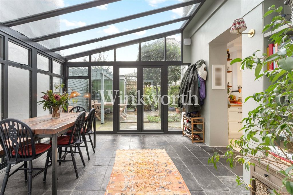 Property photo 2 of 18 Picture No. 12