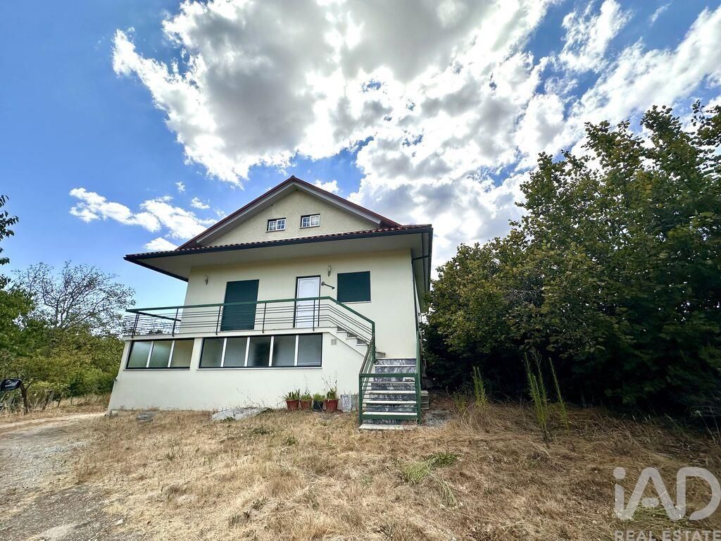 Property photo 2 of 32