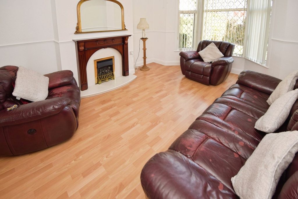 Property photo 2 of 34 Sitting Room