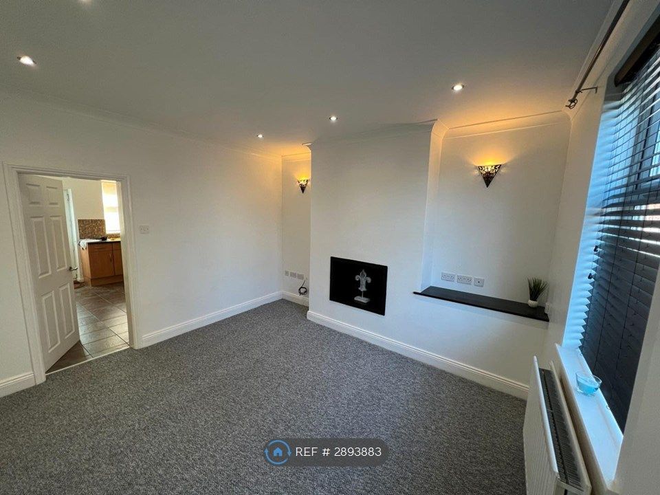 Property photo 3 of 15 Lounge