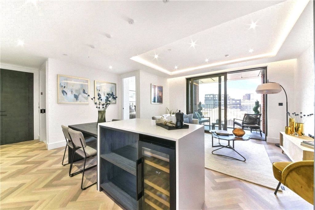 Property photo 1 of 9 32 Walton Clark Hous