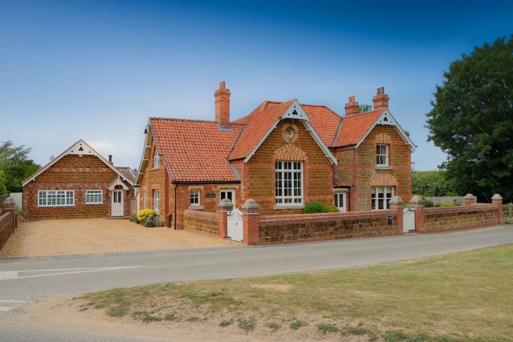 Property photo 1 of 43