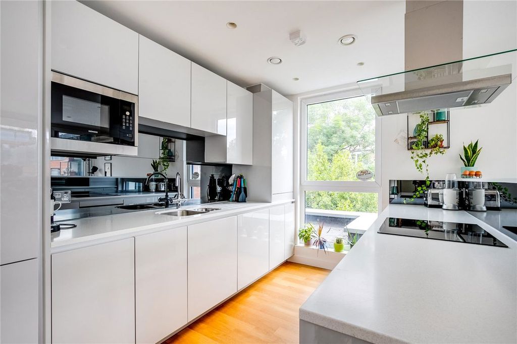 Property photo 2 of 6