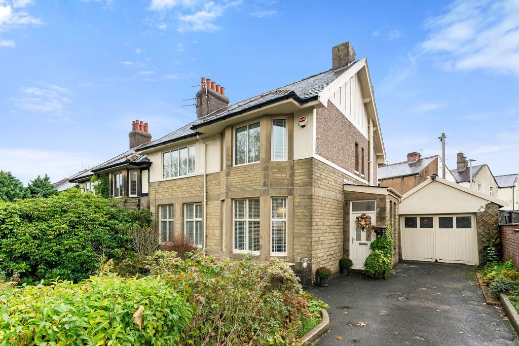 Property photo 1 of 25