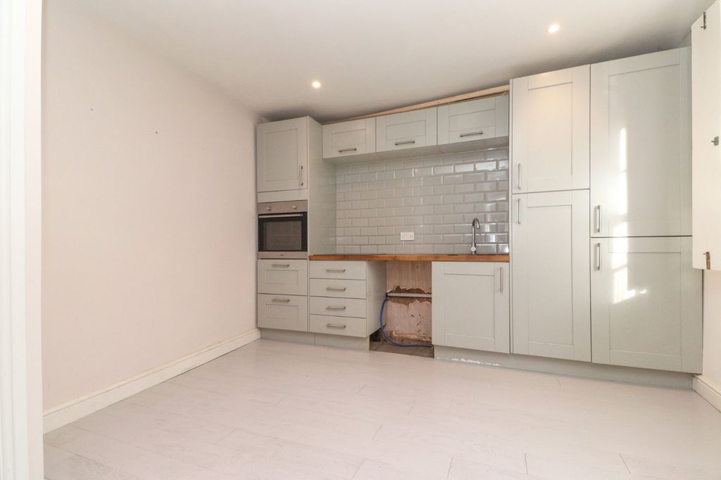 Property photo 2 of 8 Picture 2