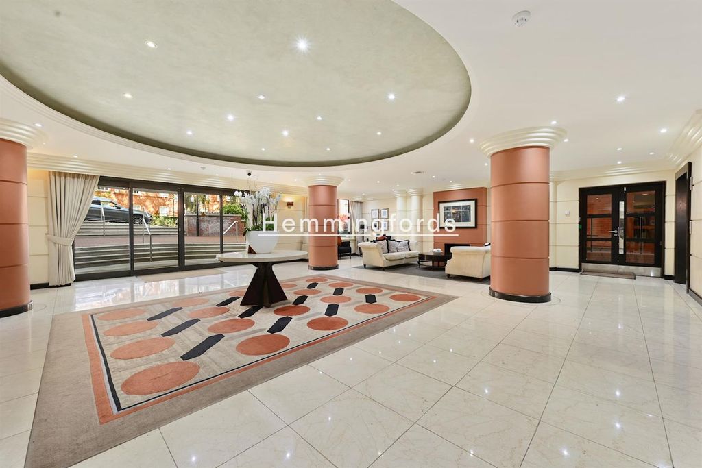 Property photo 3 of 23 15-Cb7Dgchems- Apt 15 Kidderpore Ave - Lobby -Orig