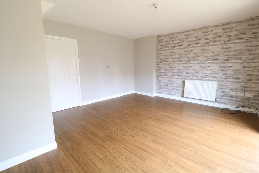 Property photo 3 of 13 Lounge