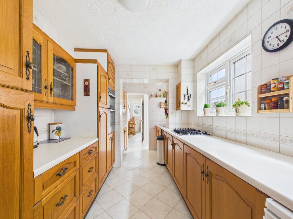 Property photo 3 of 13 Kitchen