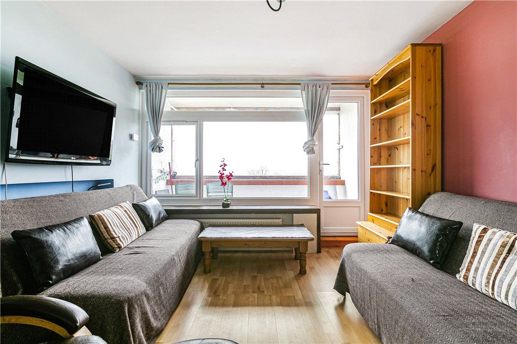 Property photo 2 of 12 Lounge