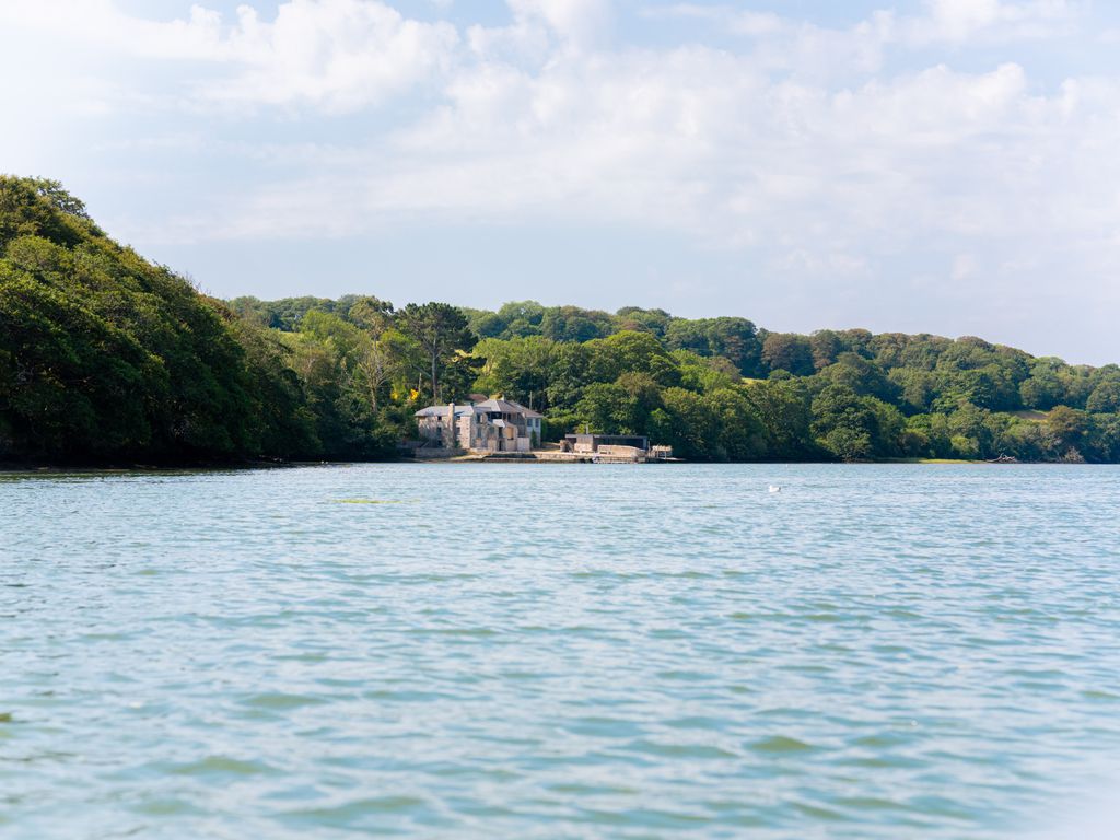 Property photo 1 of 25 Ox Helford