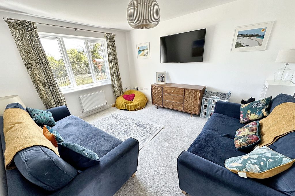 Property photo 3 of 19