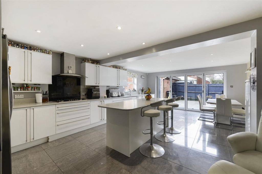 Property photo 2 of 20 07.