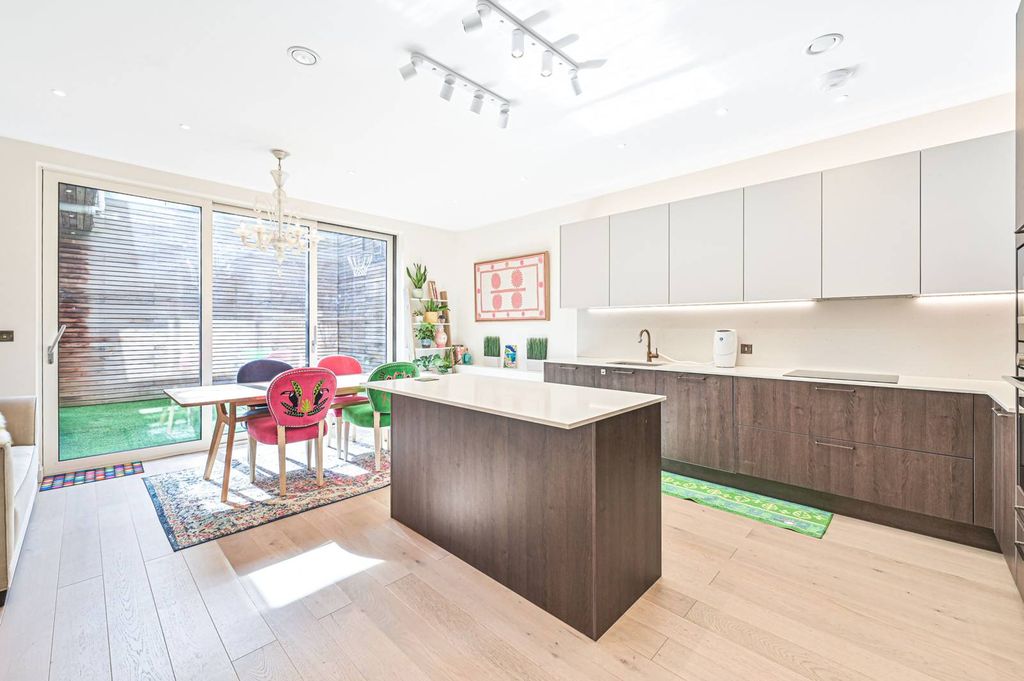 Property photo 3 of 17