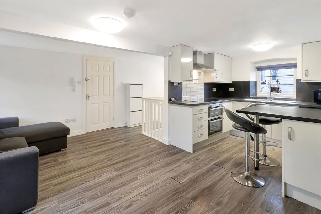 Property photo 2 of 8 2 - Picture No. 03