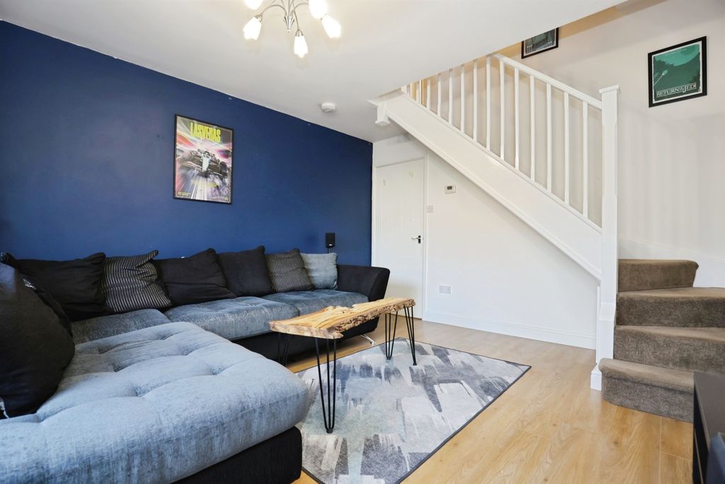 Property photo 2 of 9