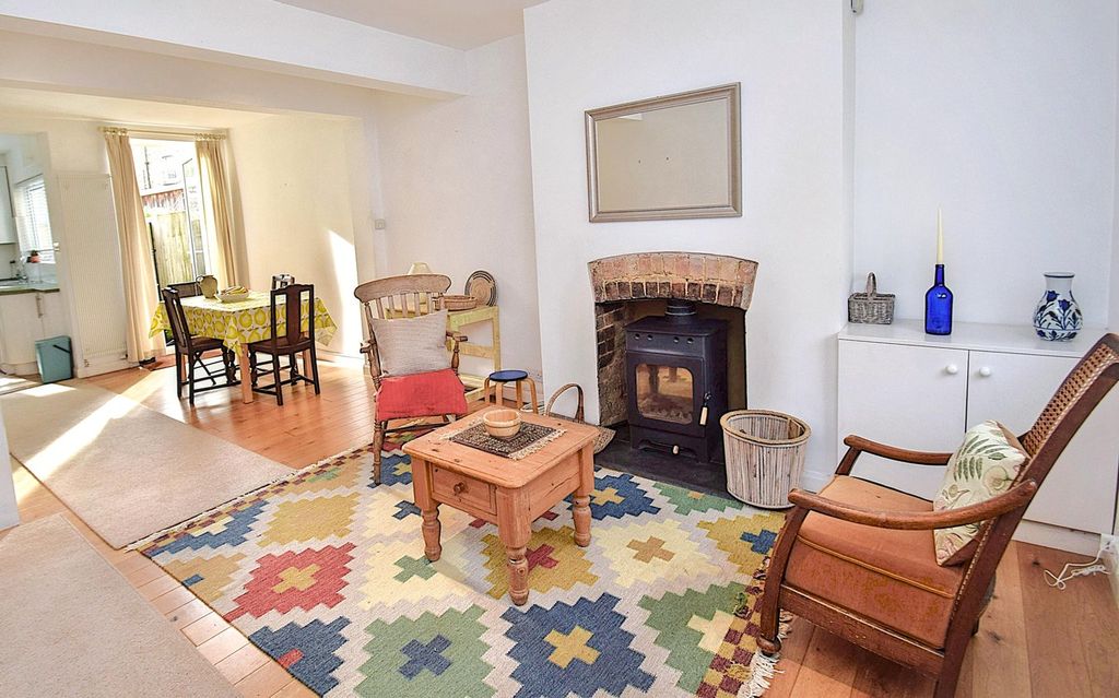 Property photo 2 of 25