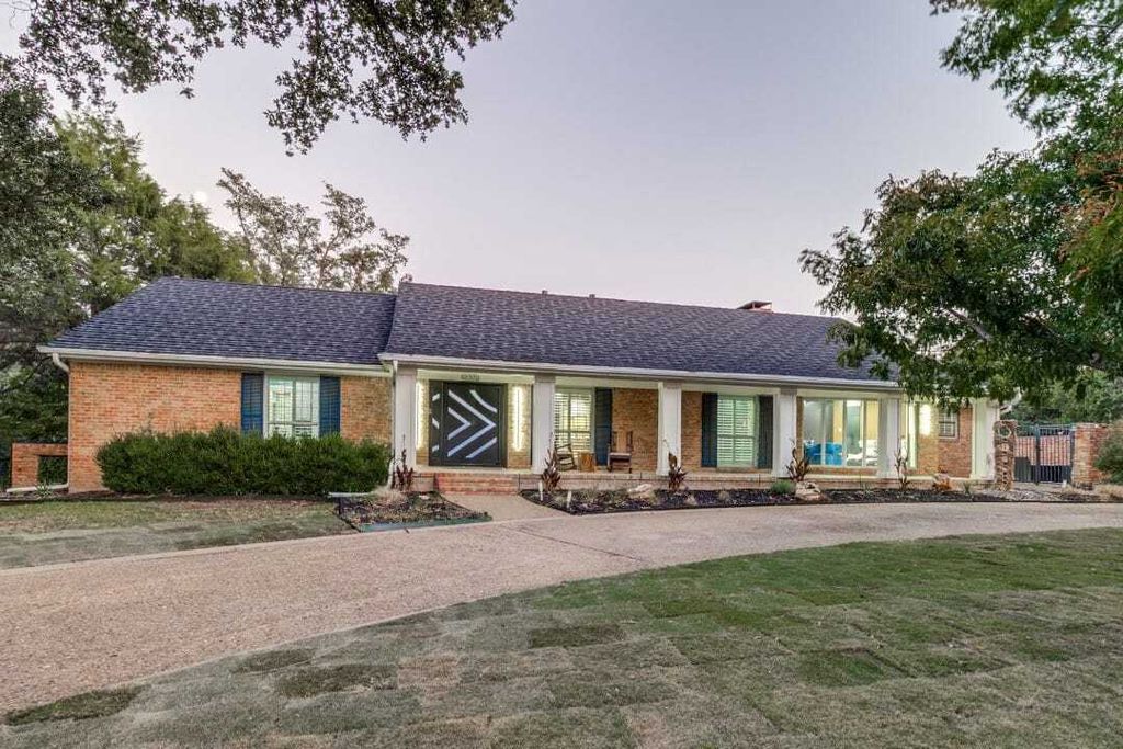 Property photo 1 of 31