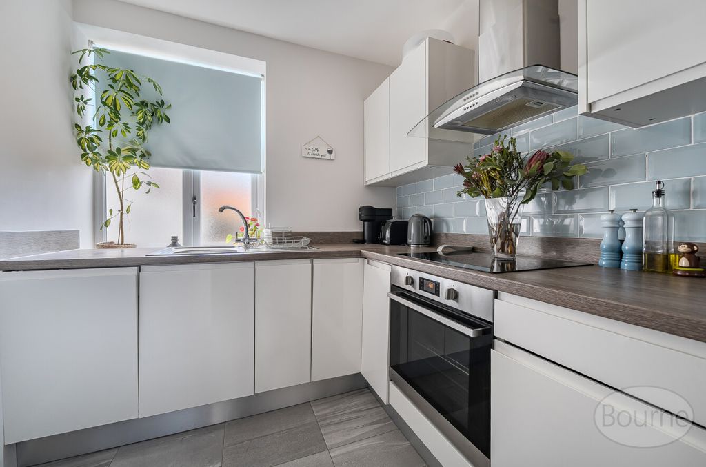 Property photo 3 of 17 702513A6-8E58-4Fb...