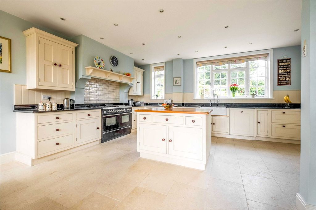 Property photo 2 of 29 Kitchen