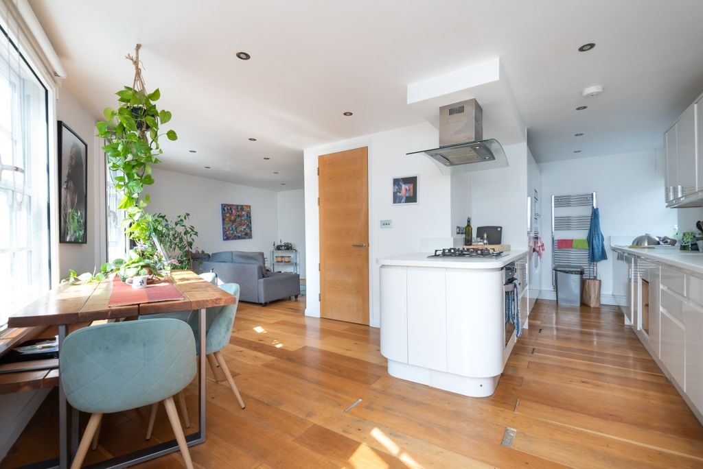 Property photo 1 of 18 03-5_Doyce_St_Se1...