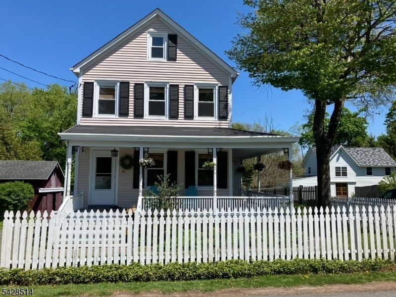 Property photo 1 of 8