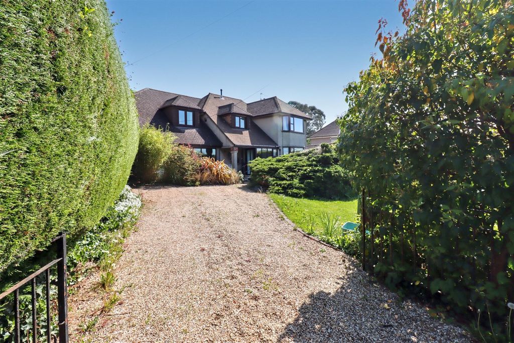 Property photo 2 of 16